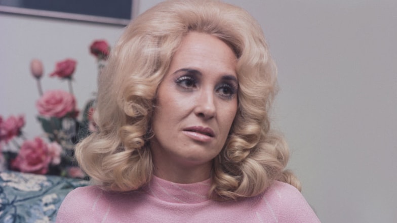 tammy-wynette-saved-burt-reynolds-life-during-medical-emergency-bathtub