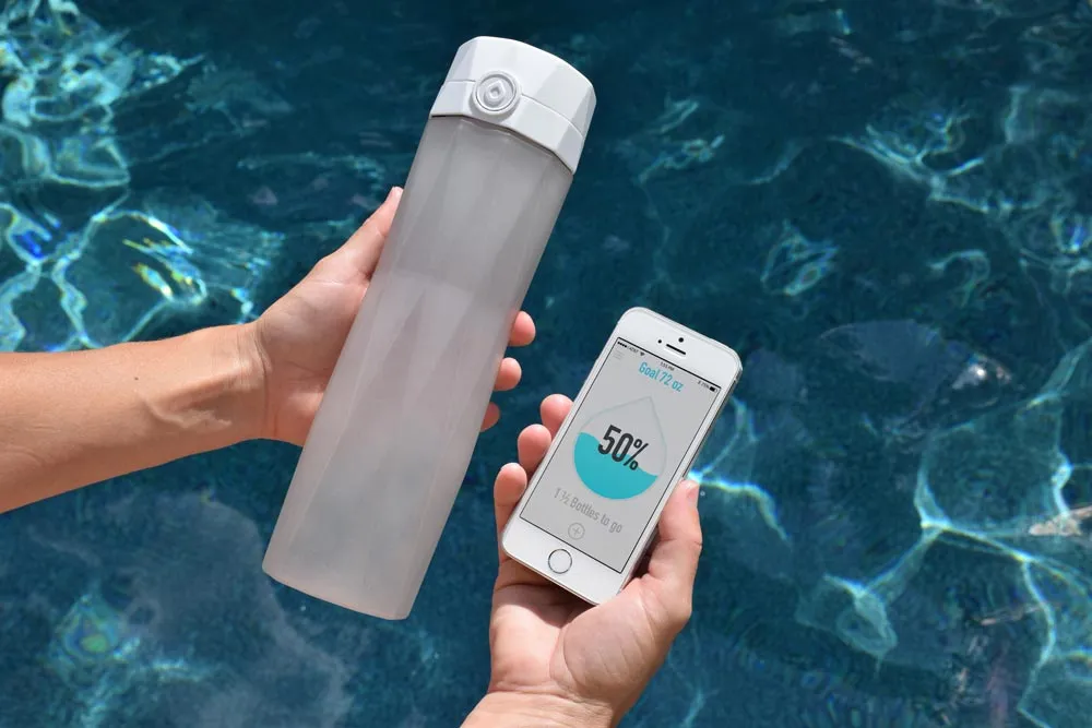 white-hidrate-spark-bottle-and-water-tracking-app