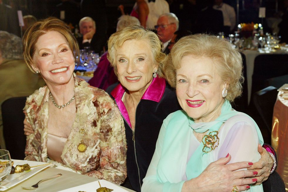 actresses-mary-tyler-moore-cloris-leachman-and-betty-white-news-photo-1578771930