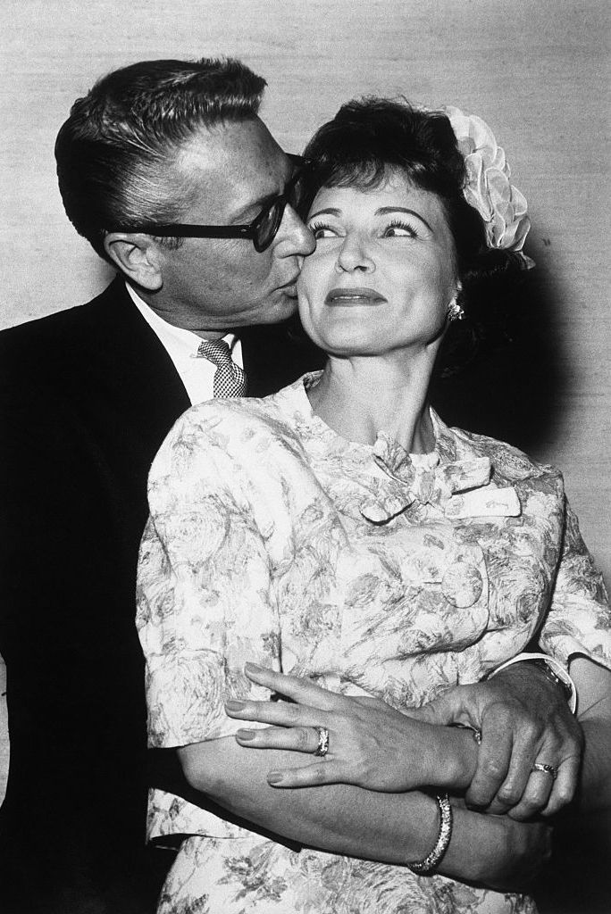 allen-ludden-of-tv-password-and-college-bowl-fame-embraces-news-photo-1578765071