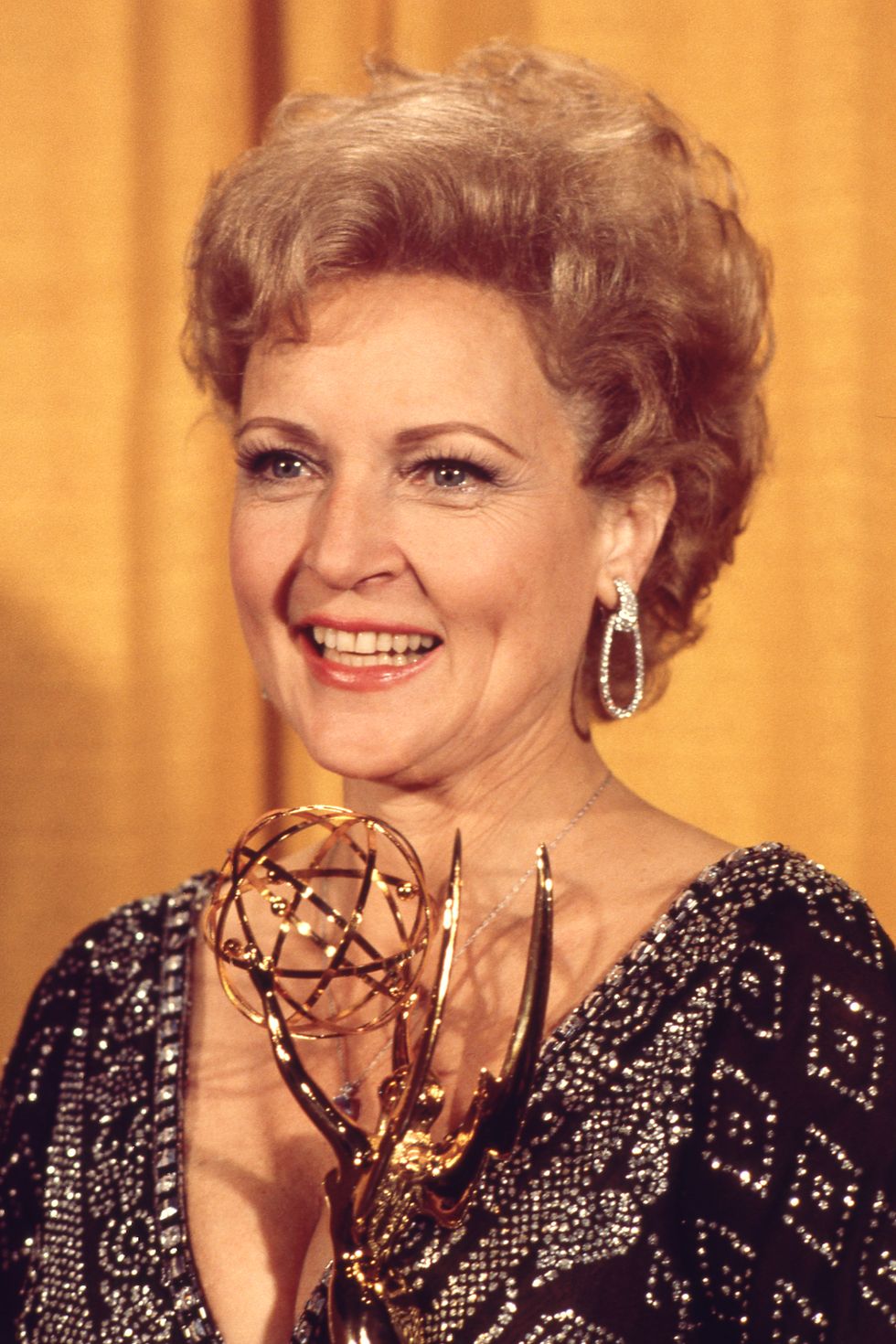 betty-white-holding-her-emmy-award-in-the-press-room-at-the-news-photo-1578775560