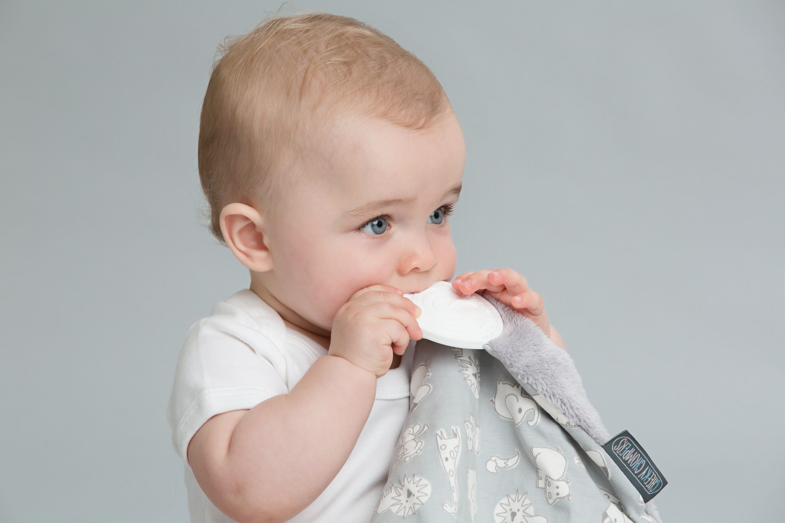 british-baby-box-sklpwmpjp3c-unsplash