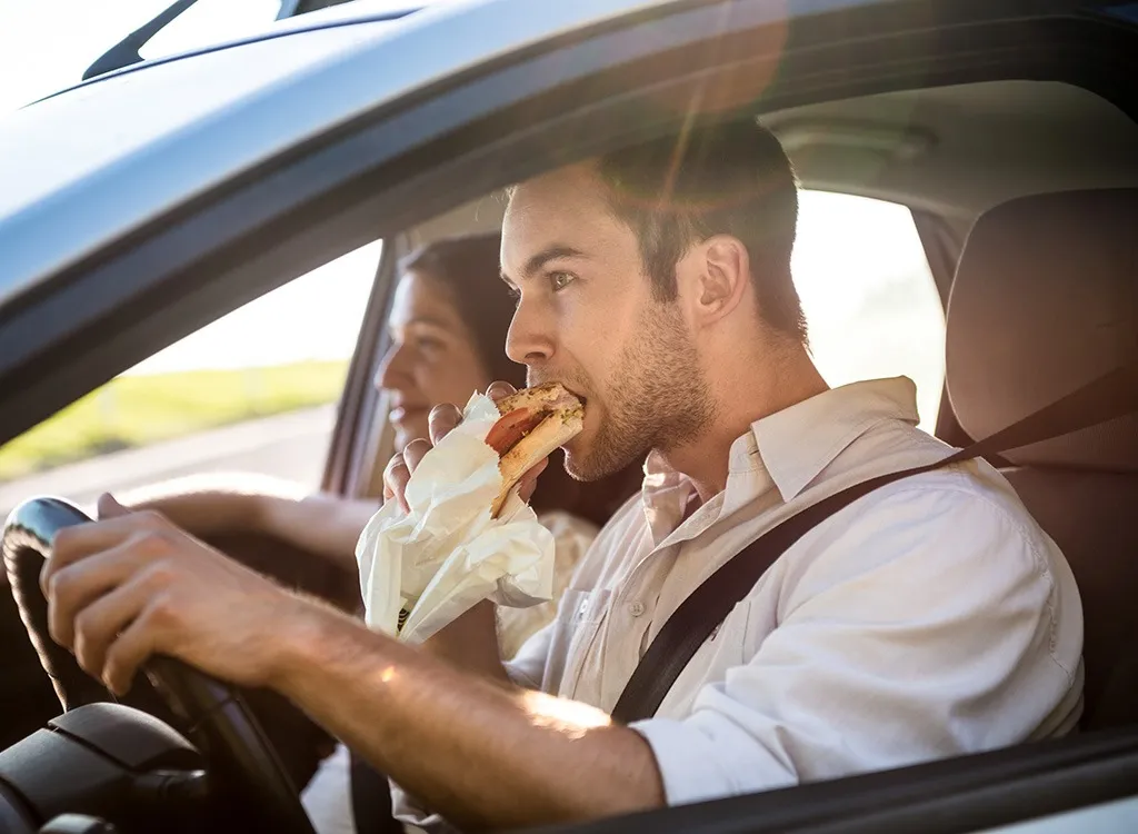 eating-while-driving