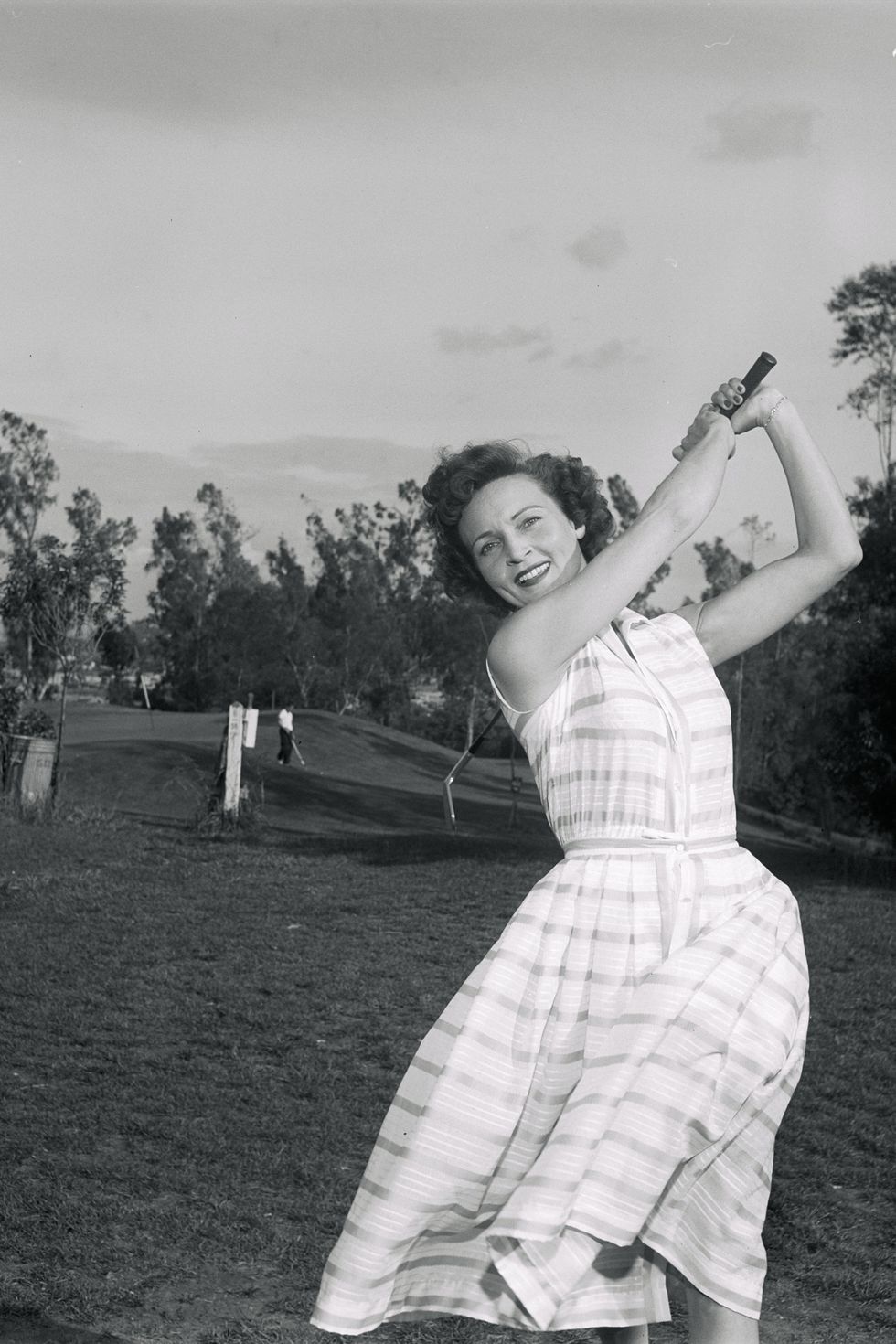 griffith-park-betty-white-date-w-michael-ansara-broken-news-photo-1578764830