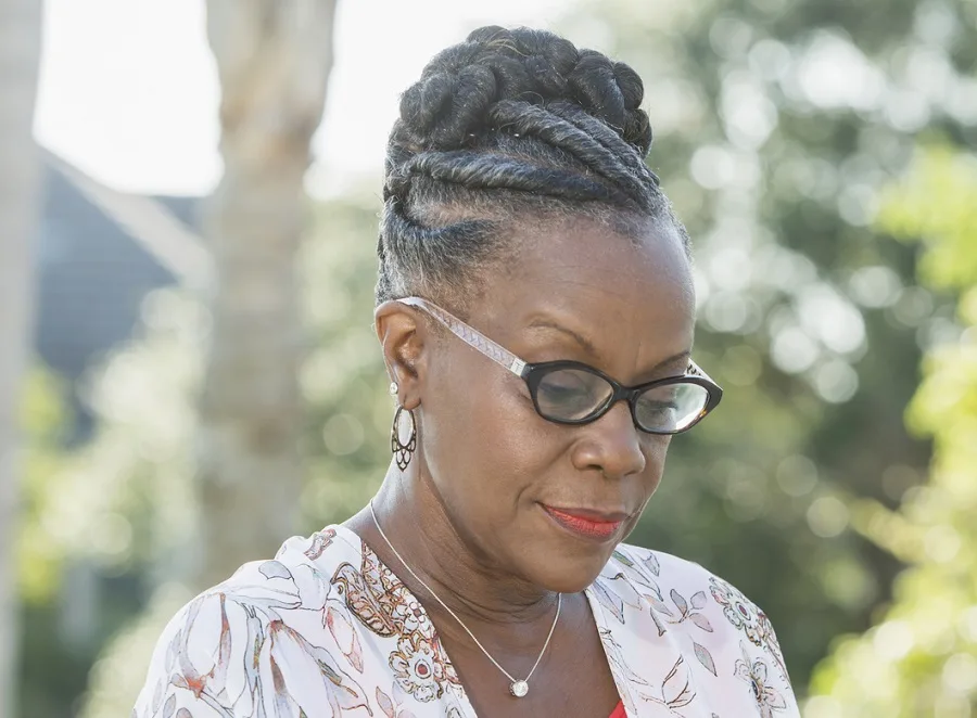 hairstyles-for-older-women-with-glasses-5-jpg