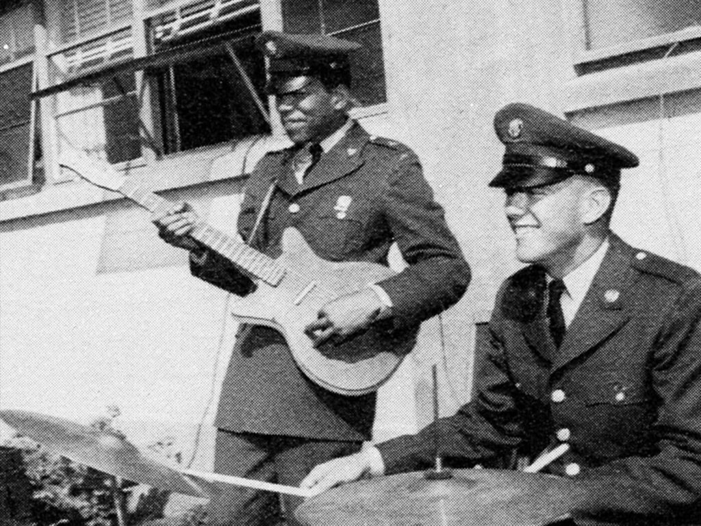 jimi-hendrix-army-danelectro-1024x768