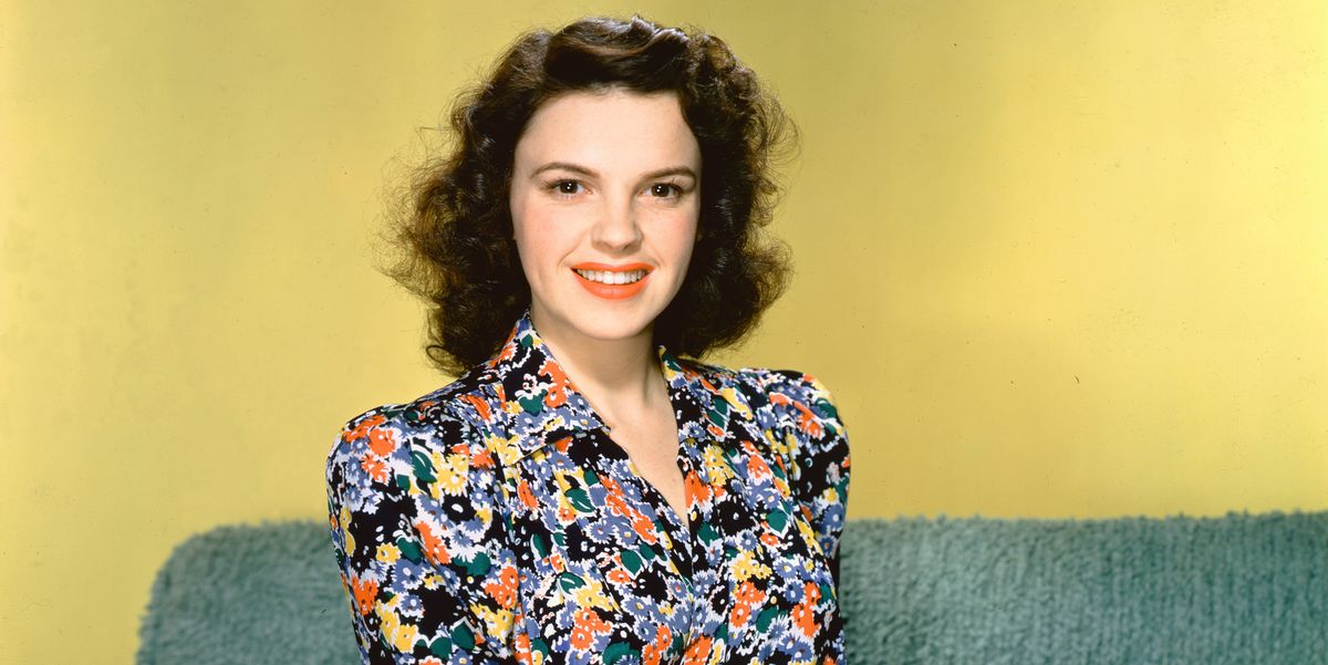 judy-garland-us-actress-and-singer-weaing-a-floral-print-news-photo-1569614969