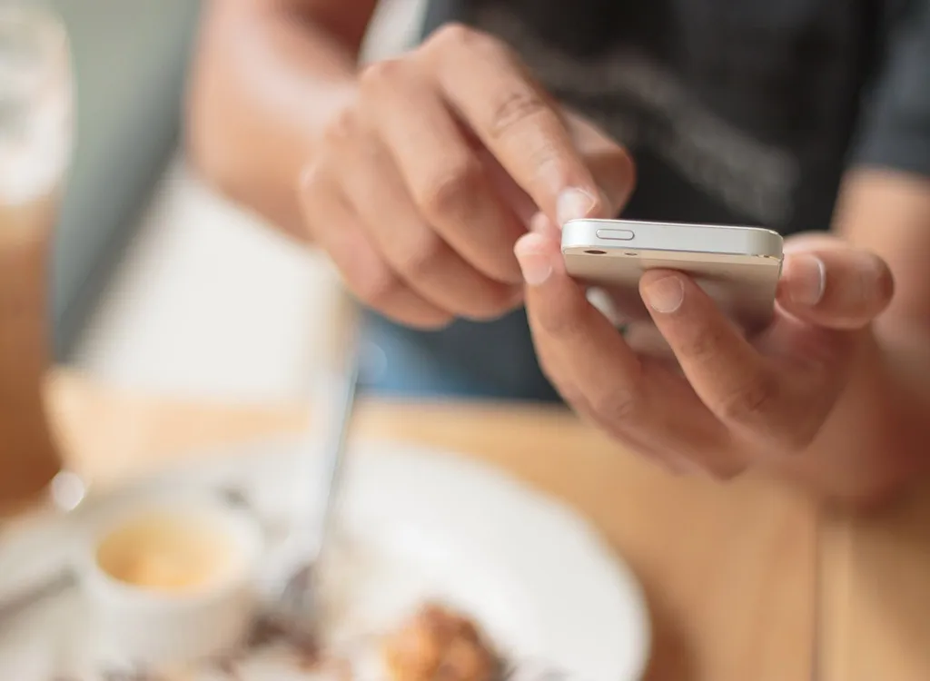 man-logging-food-on-phone