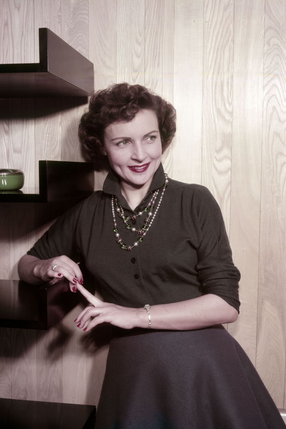 pictured-actress-betty-white-at-home-c-1954-news-photo-1578775153