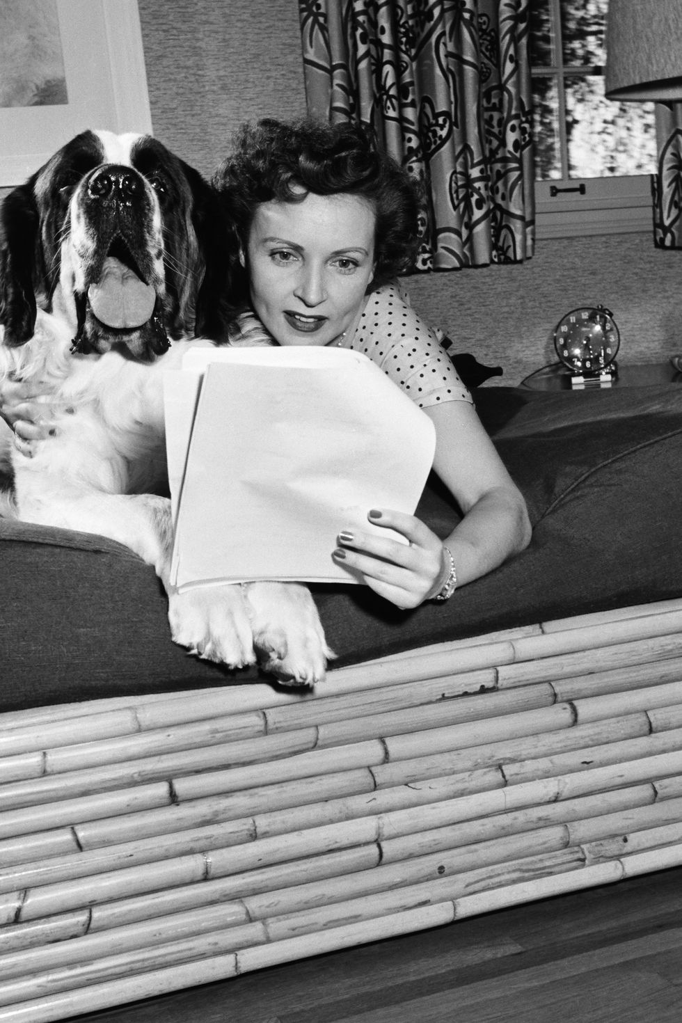 pictured-dog-stormy-actress-betty-white-at-home-in-1954-news-photo-1578762913