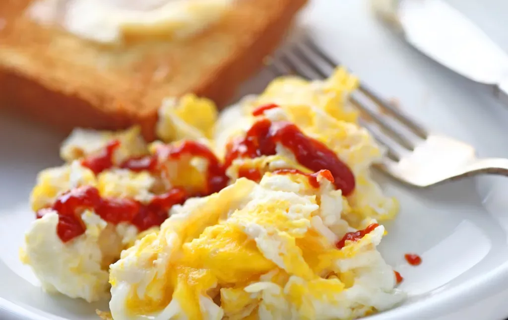 scrambled-eggs-hot-sauce-toast-breakfast