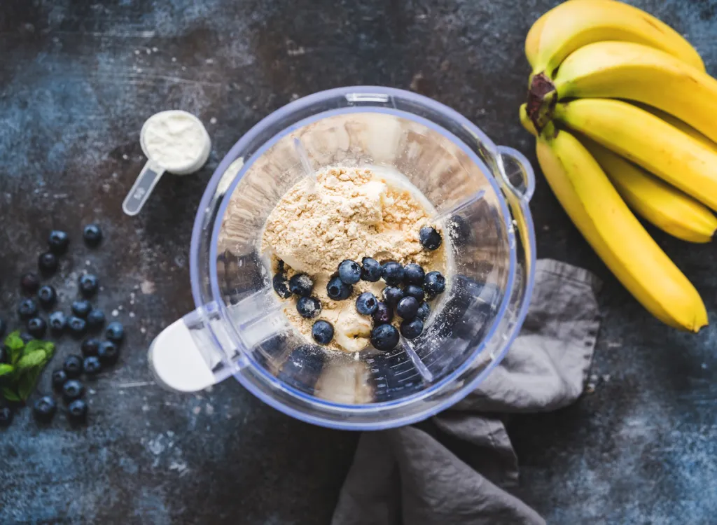 smoothie-blender-blueberries-banana-protein-powder