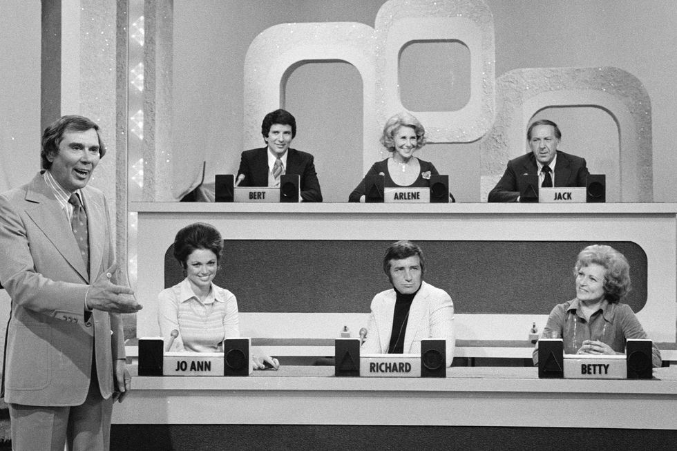 the-game-show-featuring-host-gene-rayburn-show-panelists-news-photo-1578774671