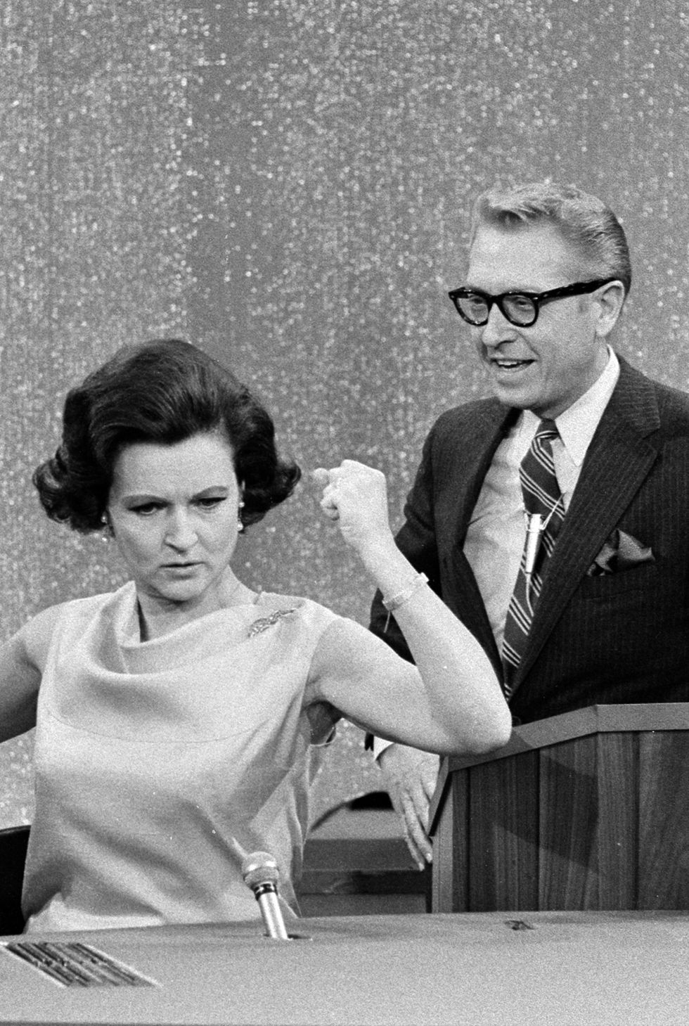 unidentified-guest-contestant-betty-white-and-allan-ludden-news-photo-1578764958