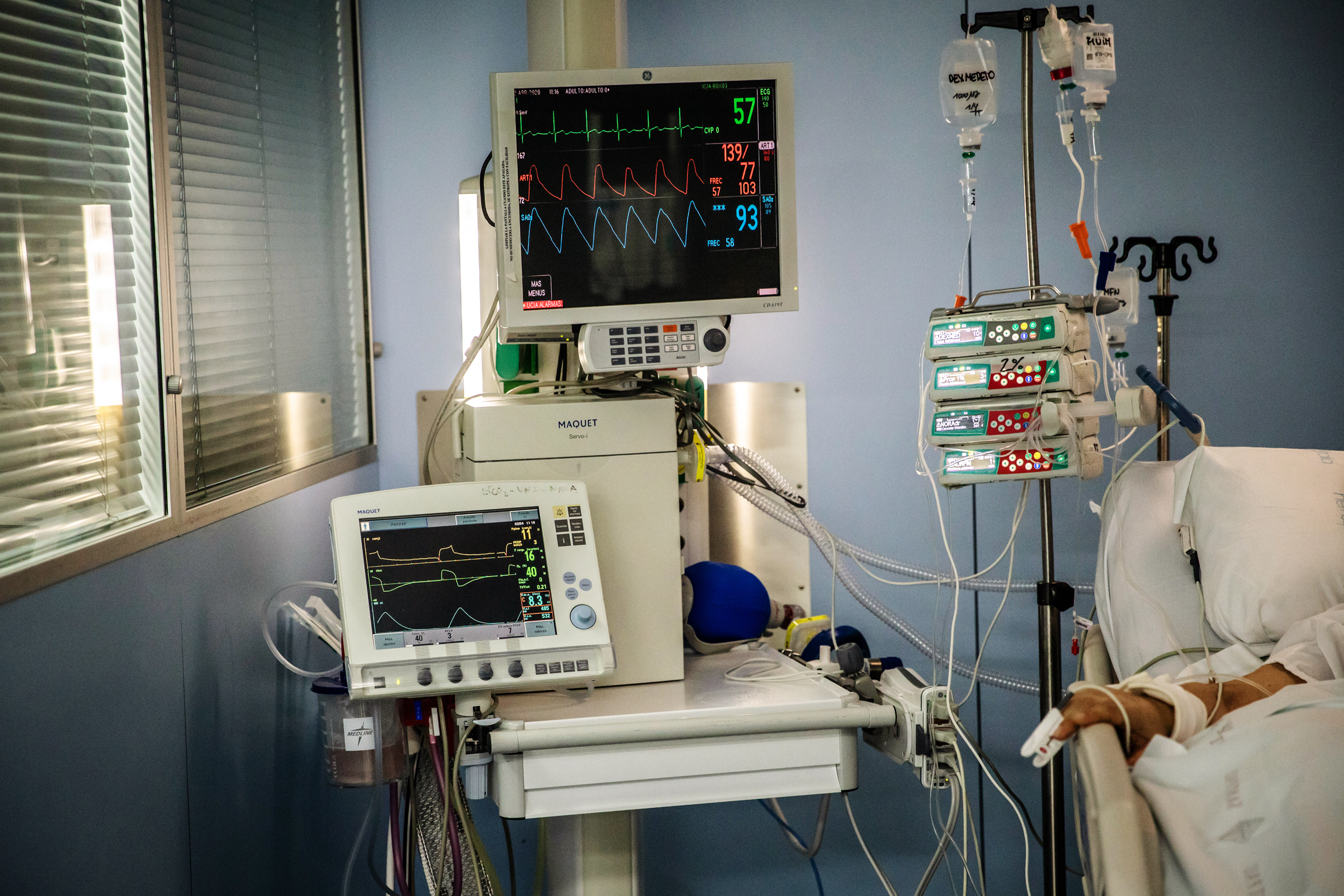 medics-fighting-coronavirus-inside-hospital-de-sant-pau