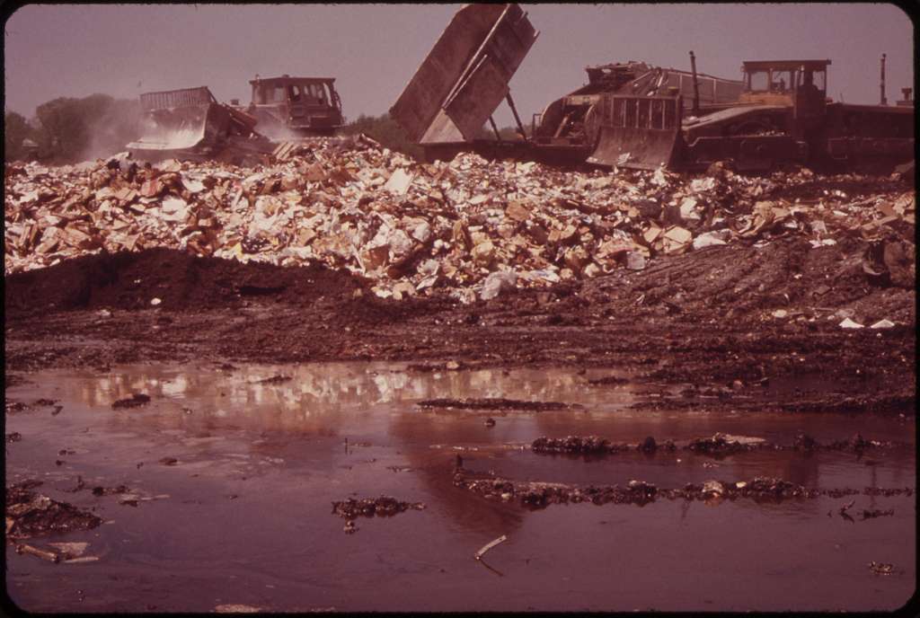 warner-road-landfill-operation-on-mill-creek-which-flows-into-the-cuyahoga-4a3b04-1024