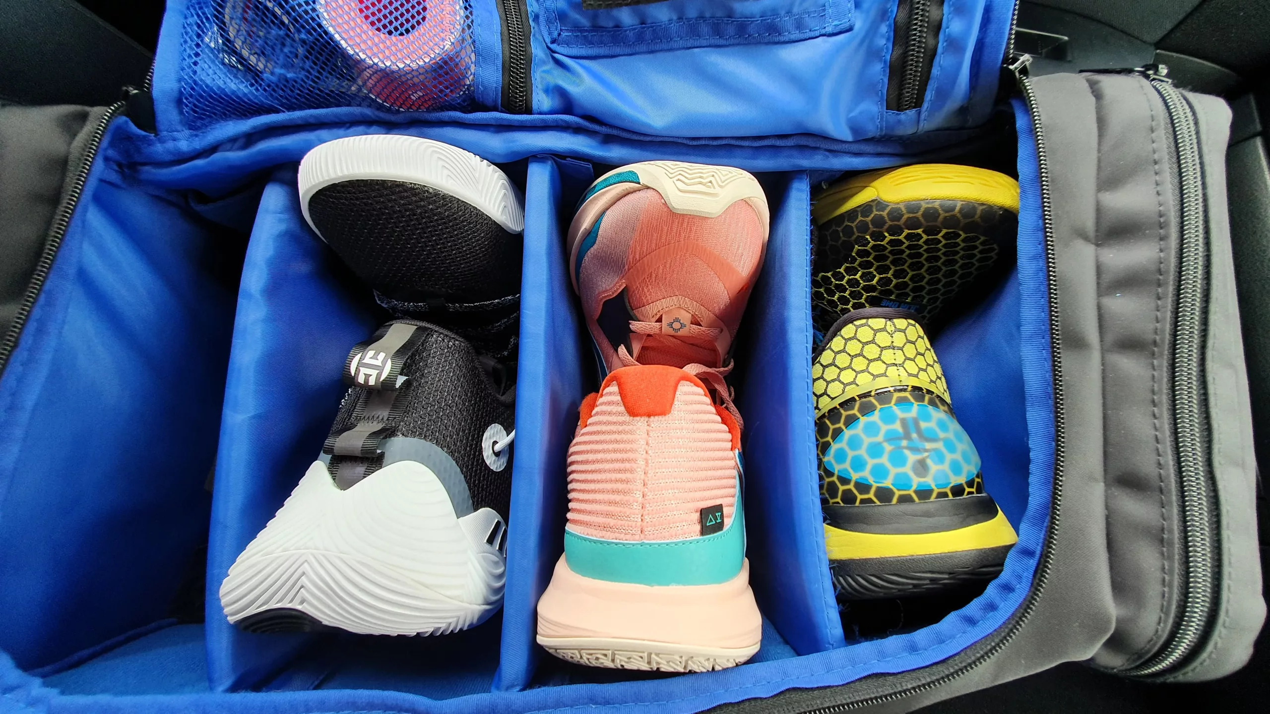whats-the-best-way-to-transport-your-shoes-to-the-gym-v0-rcftxq1aqrja1