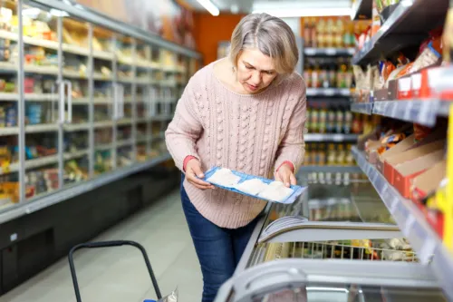 woman-buying-frozen-fish