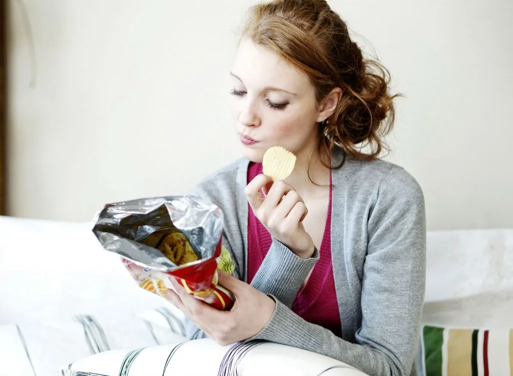 woman-snacking