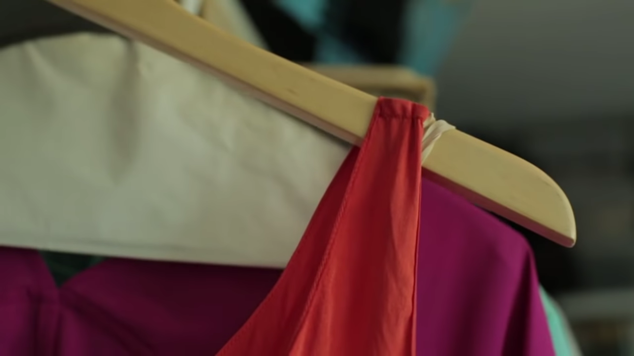 136-create-no-slip-hangers-with-rubber-bands-00-00-17