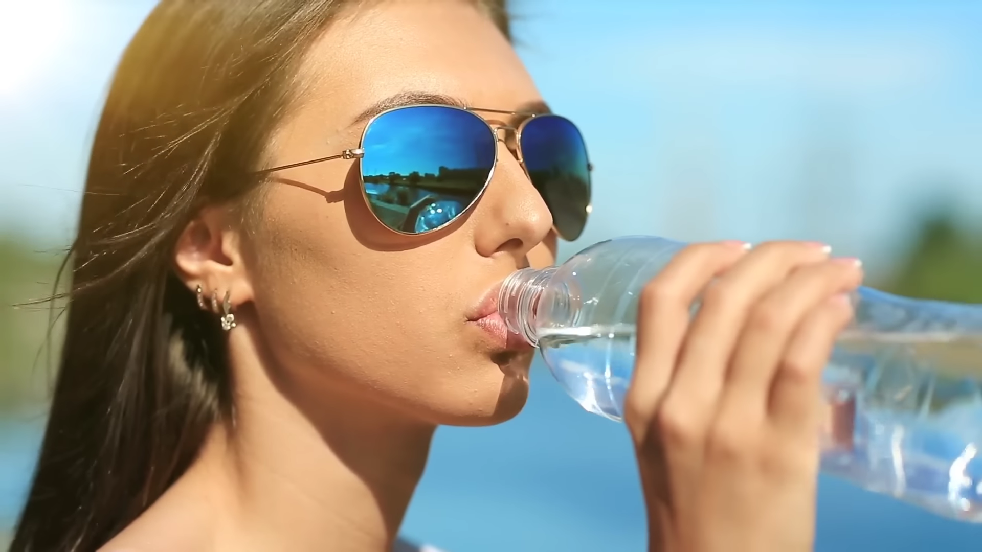 140-6-reasons-youve-been-drinking-water-wrong-00-00-28