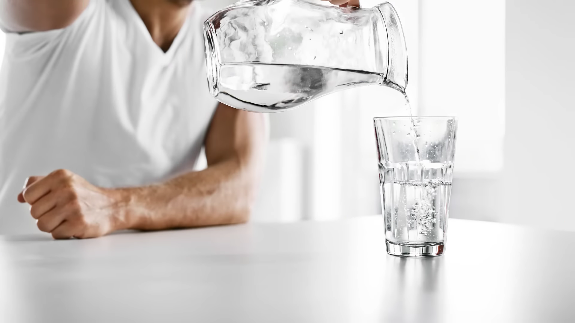 146-8-powerful-health-benefits-of-drinking-water-00-01-55