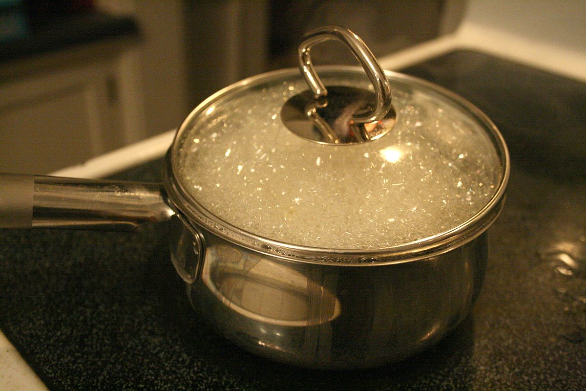 2008-07-05_water_boiling_in_cooking_pot
