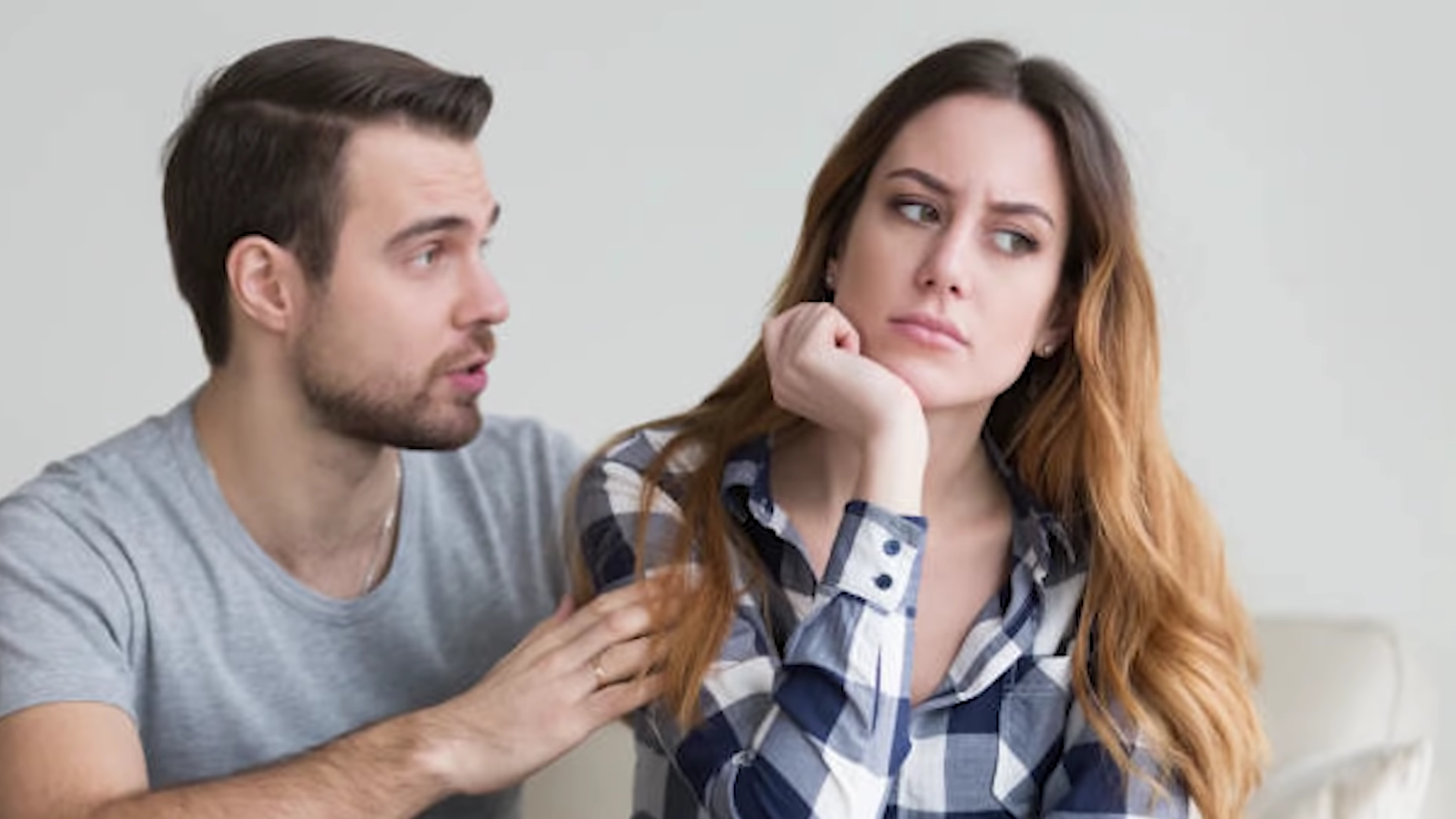 71-11-early-signs-they-are-not-the-right-person-for-you-00-01-25