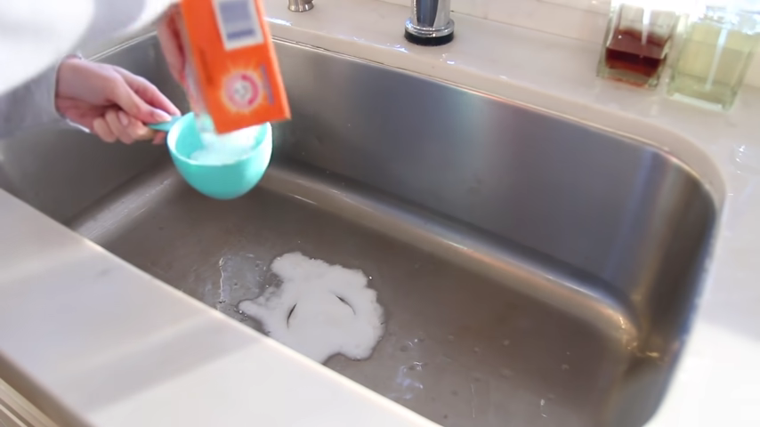 94-12-mind-blowing-cleaning-tips-from-professional-housekeepers-00-05-15