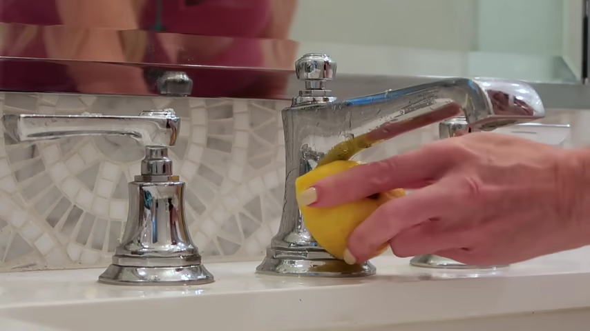 94-15-genius-cleaning-hacks-from-professional-housekeepers-00-02-25