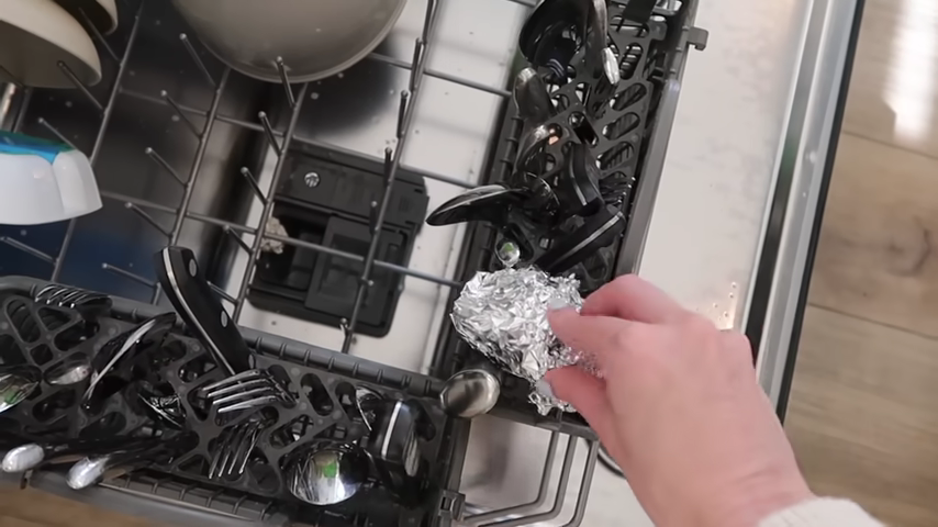 94-15-time-saving-cleaning-hacks-to-clean-2x-faster-00-01-03