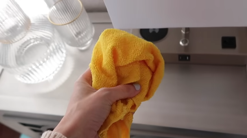 94-15-time-saving-cleaning-hacks-to-clean-2x-faster-00-06-23