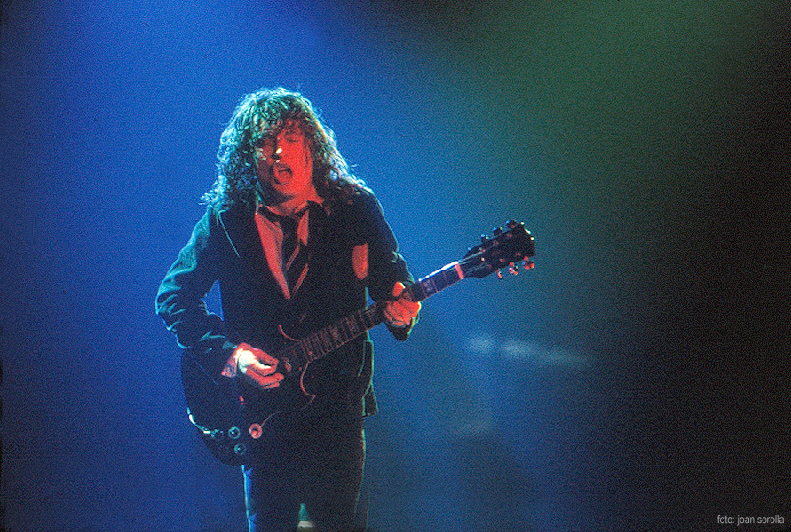 angus_young_ac_dc_5257559786