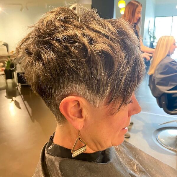 pixie-cut-with-undercut