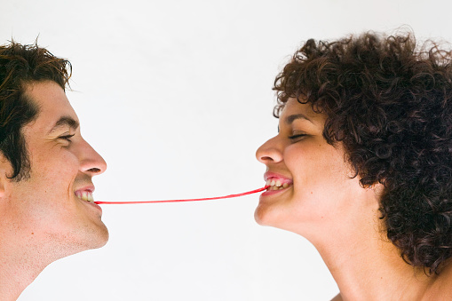 young-couple-sharing-chewing-gum