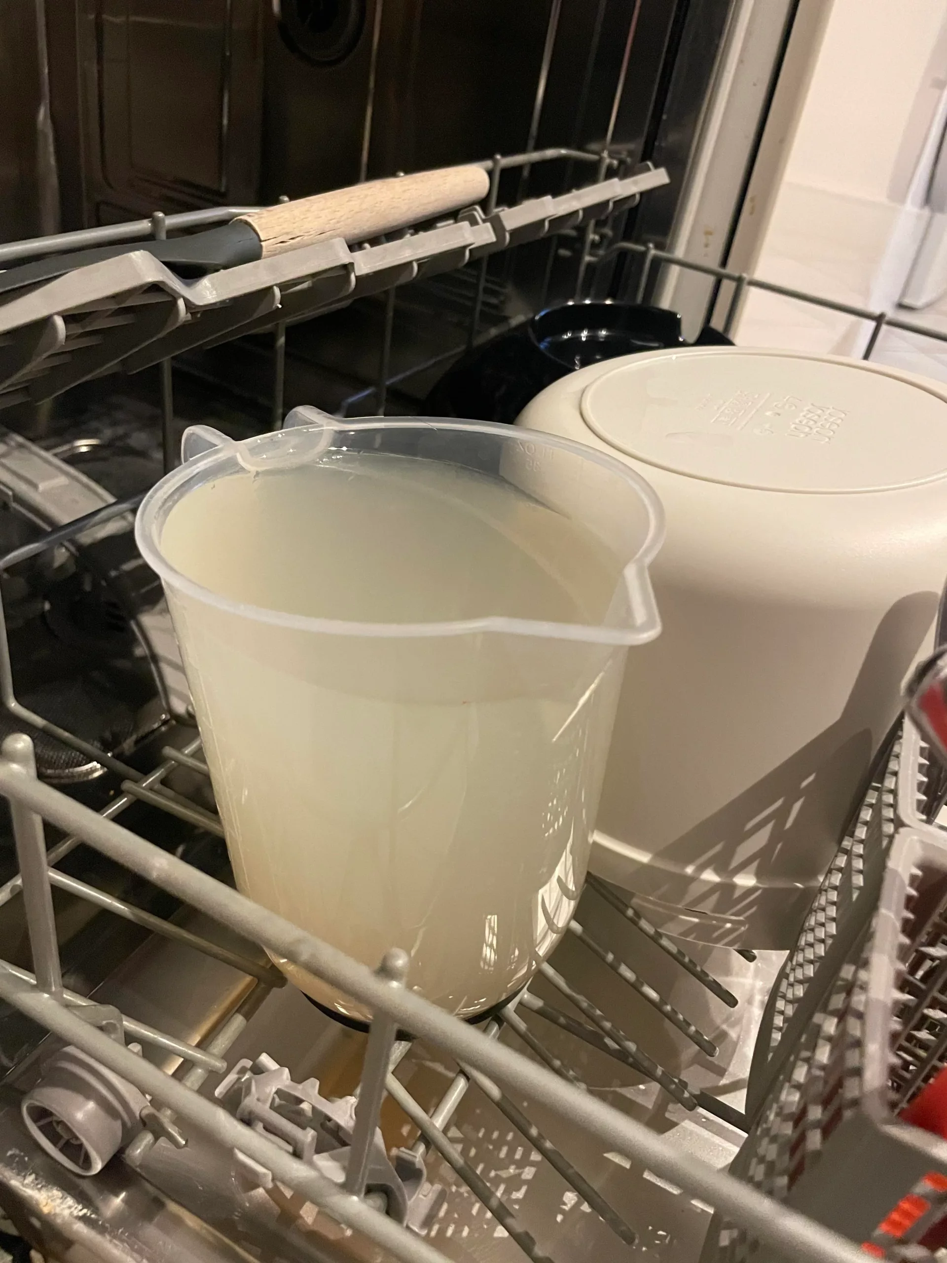 im-convinced-our-dishwasher-flips-things-when-its-on-cycle-v0-uq9txlc9vd1a1