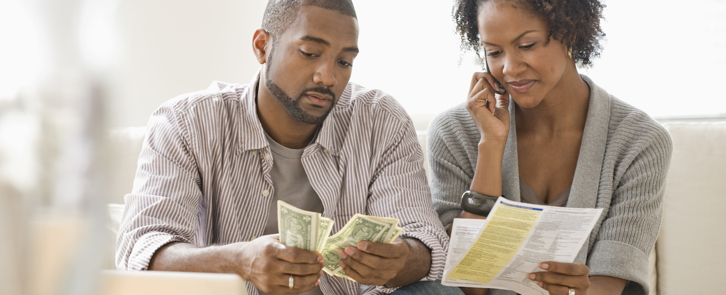 couple-paying-bills
