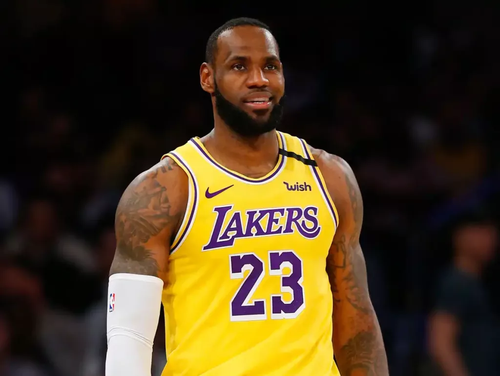 80802abd-a62b-4420-8e15-ac4bd08c5929-2020-01-25_lebron1
