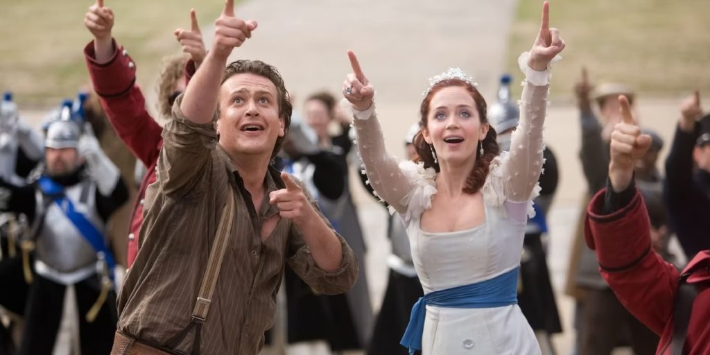 emily-blunt-forced-to-star-in-gullivers-travels-header-copy