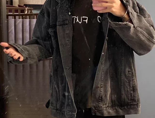 dead-link-vetements-x-levis-femme-oversized-hooded-denim-v0-c9ijej8uyhwa1