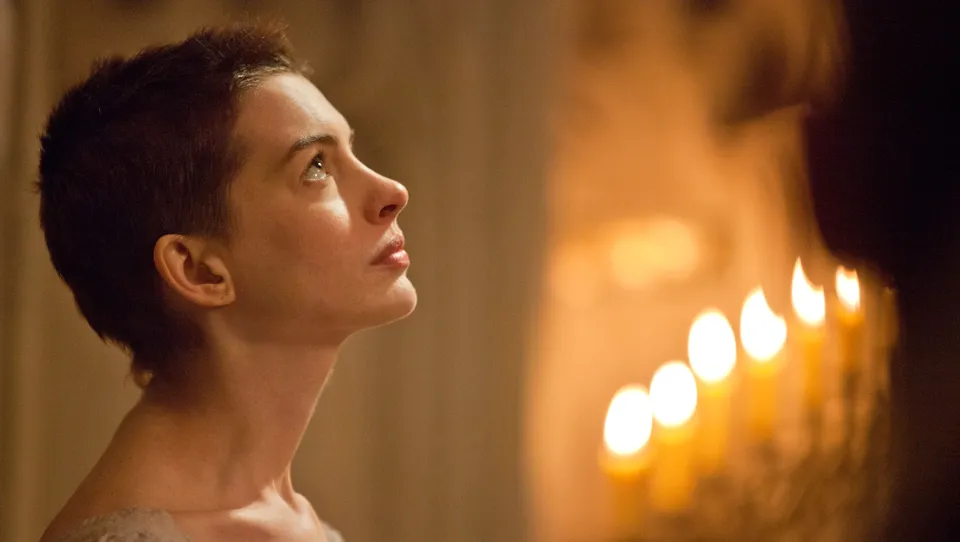hathaway_les_mis_49097505-16_9