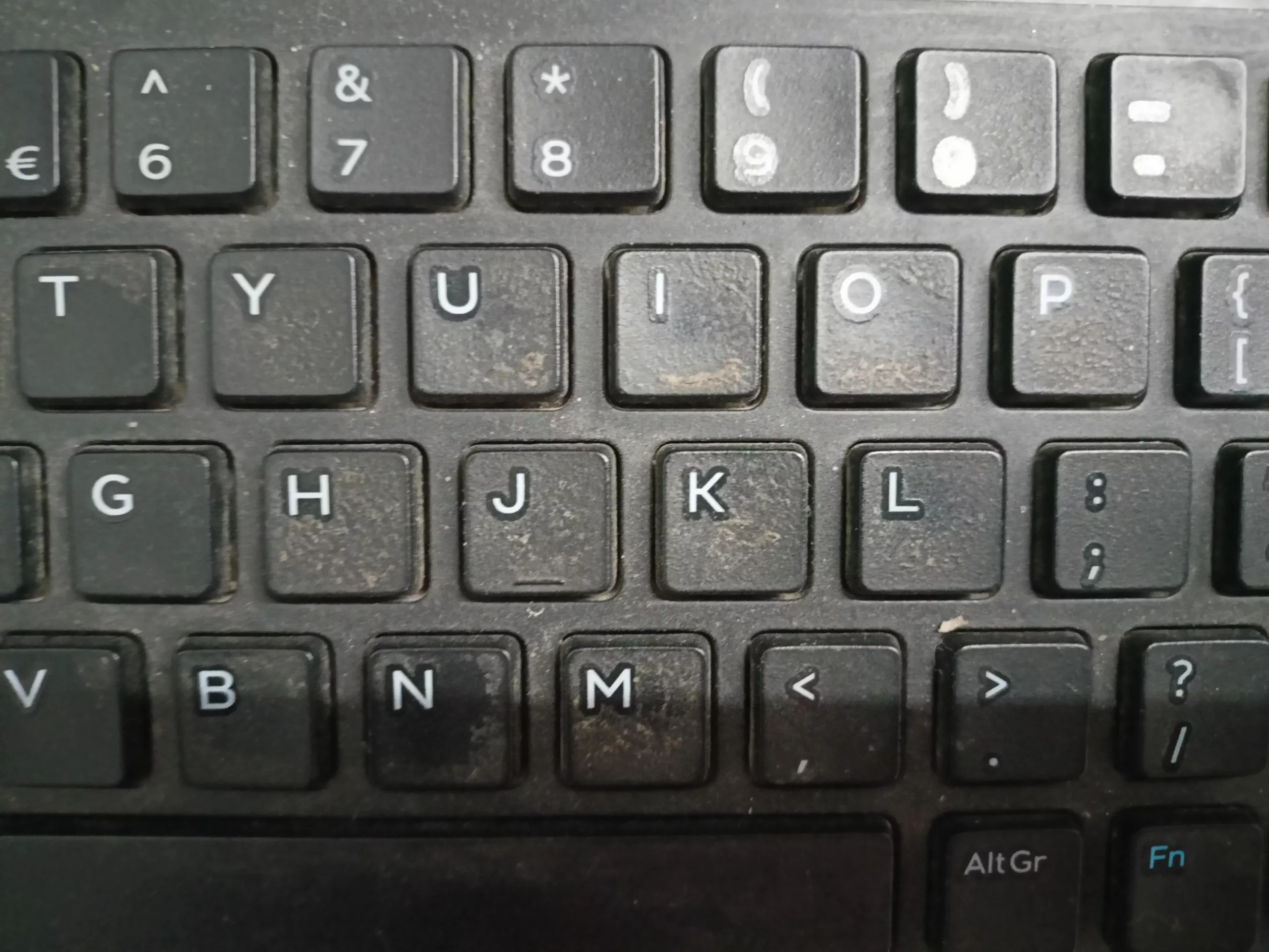 how-can-i-clean-my-computer-keyboard-v0-lxl50uyp2saa1