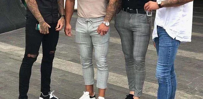 now-that-gen-z-has-pronounced-the-death-of-skinny-jeans-men-v0-cc6pzpdwmm1b1
