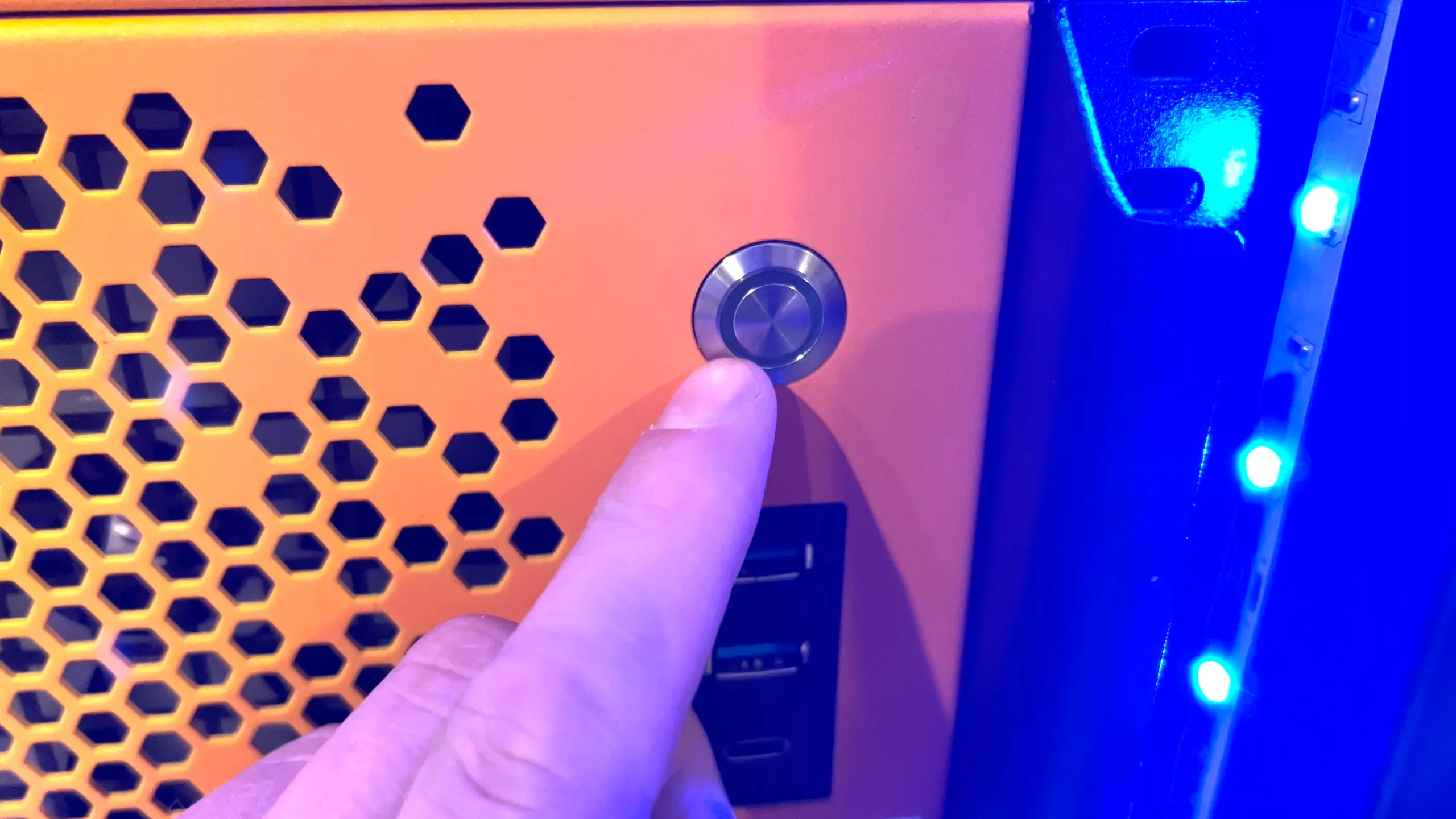 why-will-my-pc-power-button-not-stay-lit-the-button-only-v0-lr4imo2e047tlziwl8bpzot1gtteyyhrv4bp5nfz4nc
